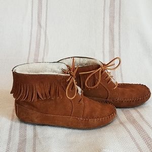 Minnetonka Sheepskin moccasin boots